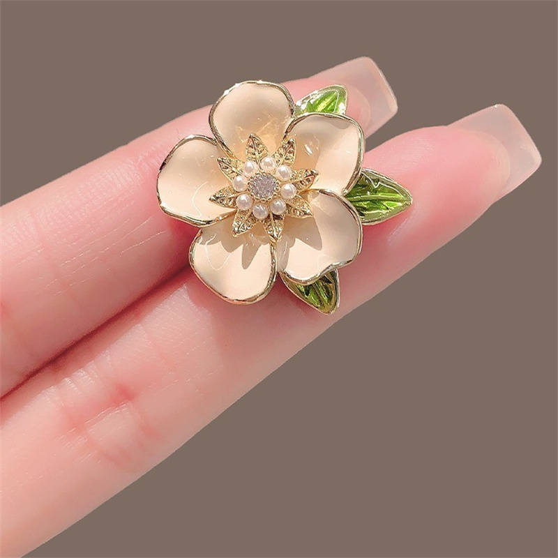 Elegant White Black Camellia F - Body Jewelry Websites 评论和价格